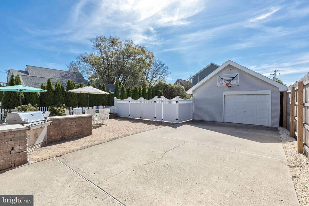 4 Bedroom Single Family Home/House's Image 29