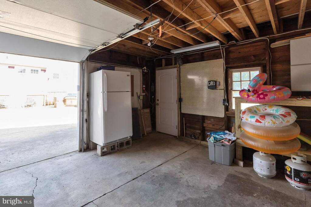 4 Bedroom Single Family Home/House's Image 36