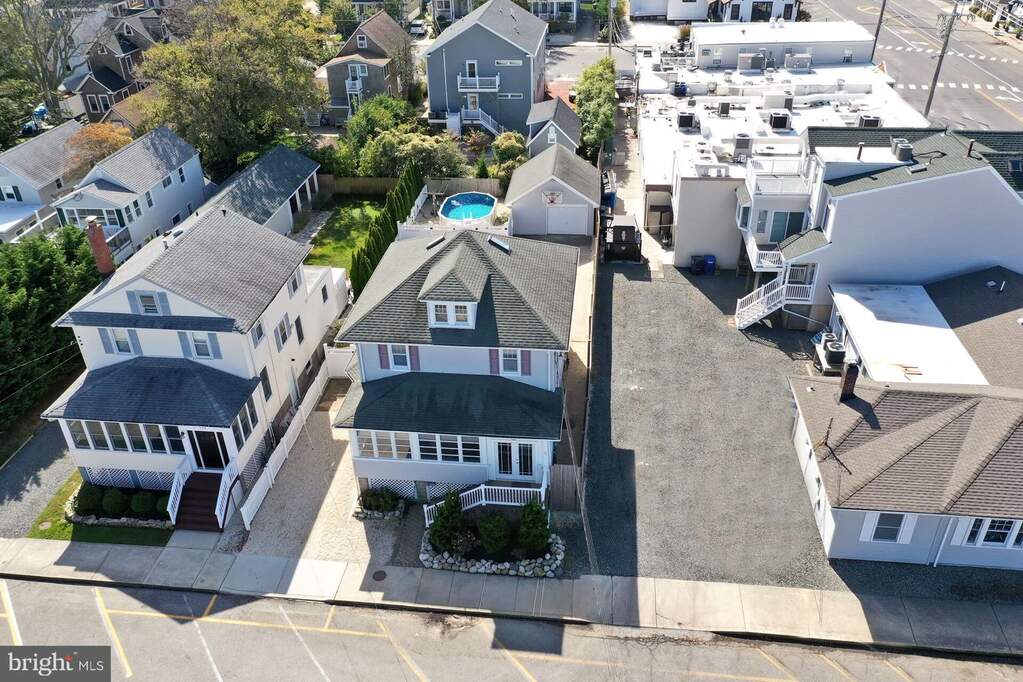 4 Bedroom Single Family Home/House's Image 37