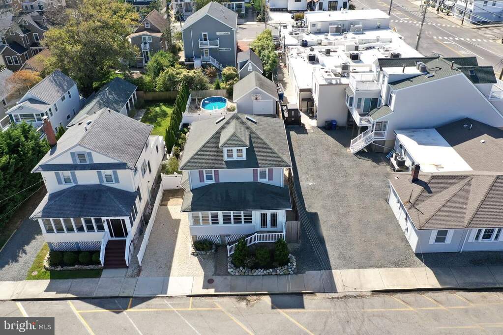 4 Bedroom Single Family Home/House's Image 38