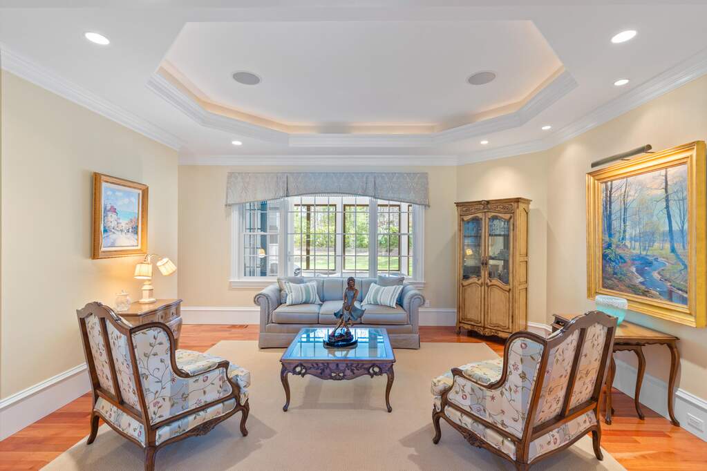 4 Bedroom Single Family Home/House's Image 5