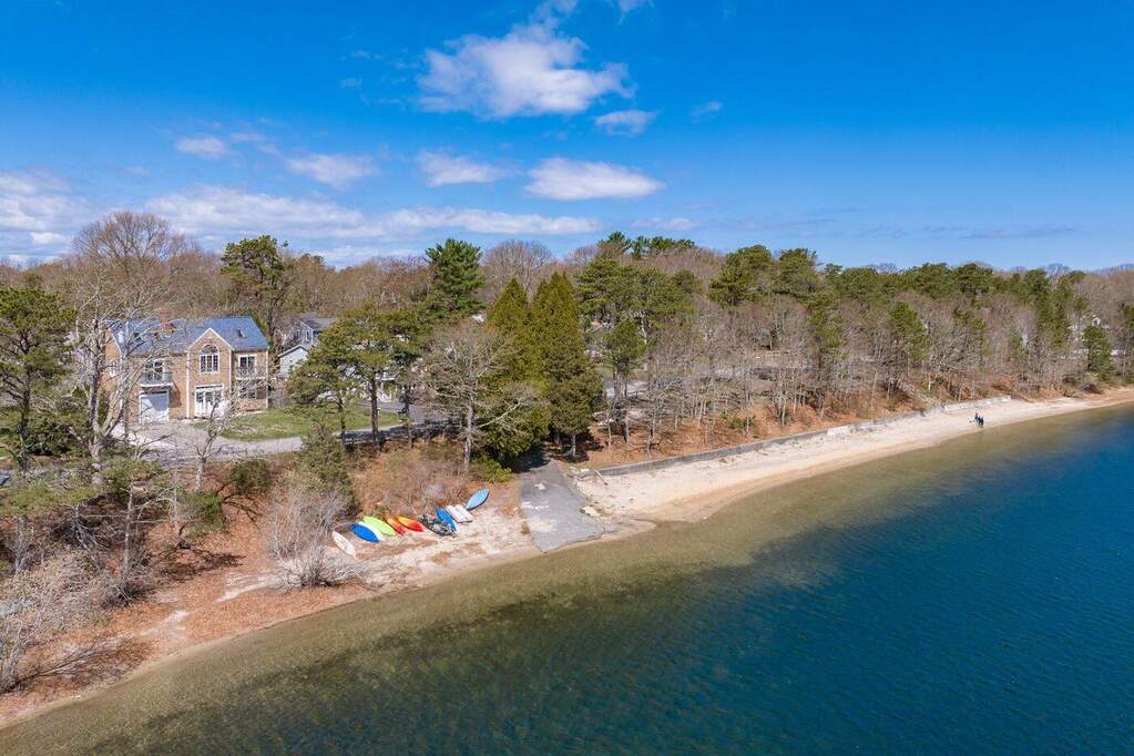 W2-MA5663-251LakesideDrive-1017