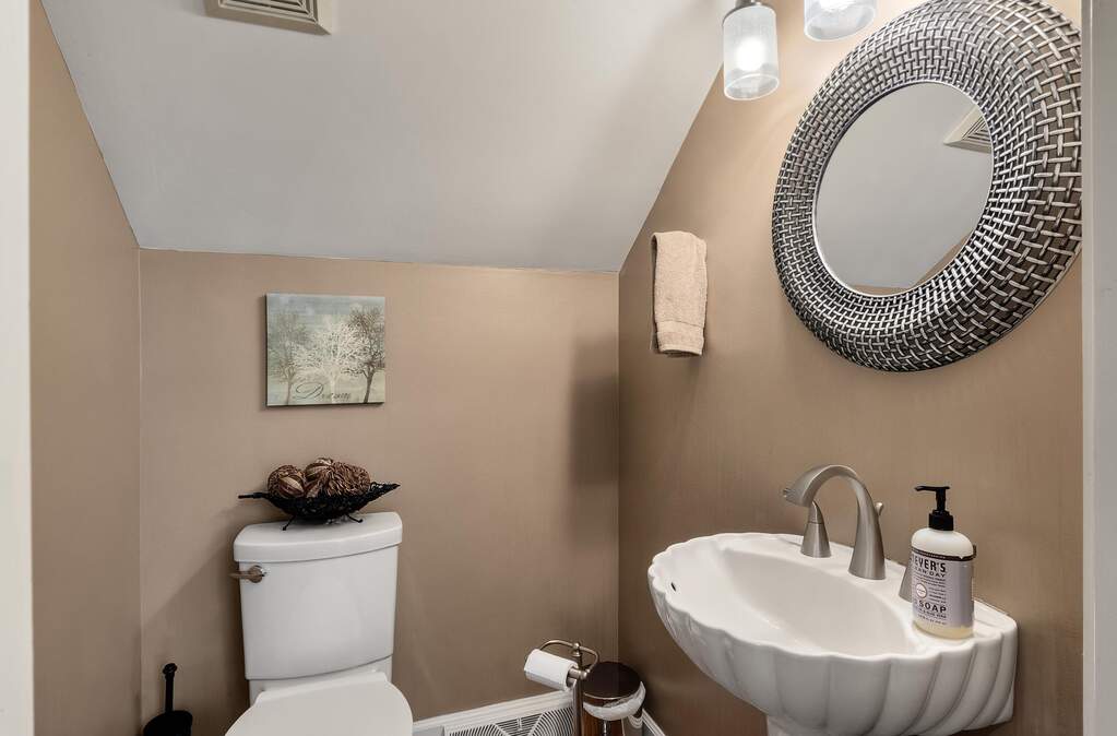 4 Bedroom Single Family Home/House's Image 32