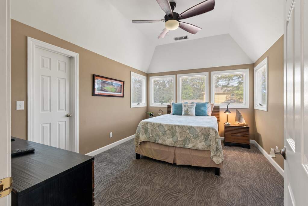 4 Bedroom Single Family Home/House's Image 38