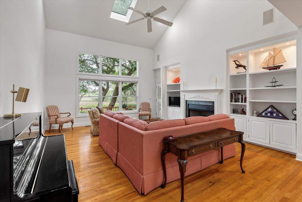 4 Bedroom Single Family Home/House's Image 10