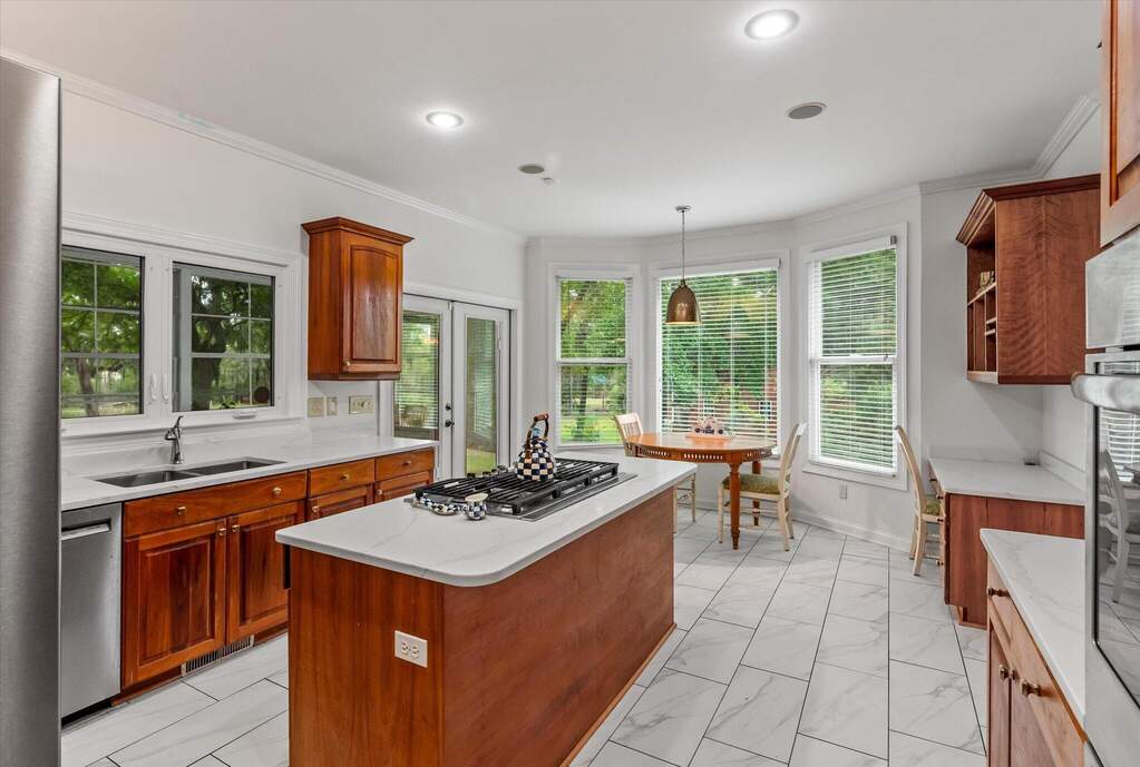 4 Bedroom Single Family Home/House's Image 15