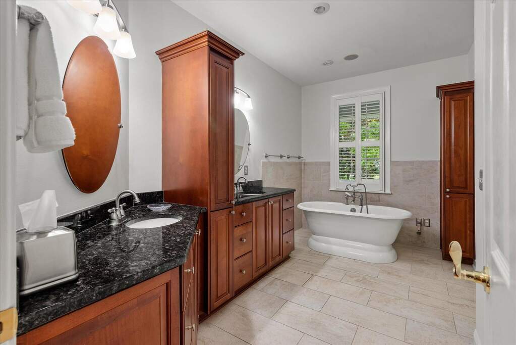 4 Bedroom Single Family Home/House's Image 6