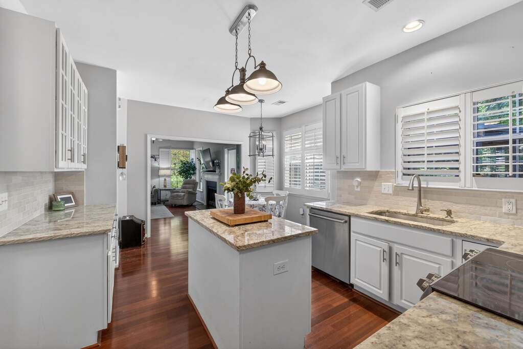 4 Bedroom Single Family Home/House's Image 9