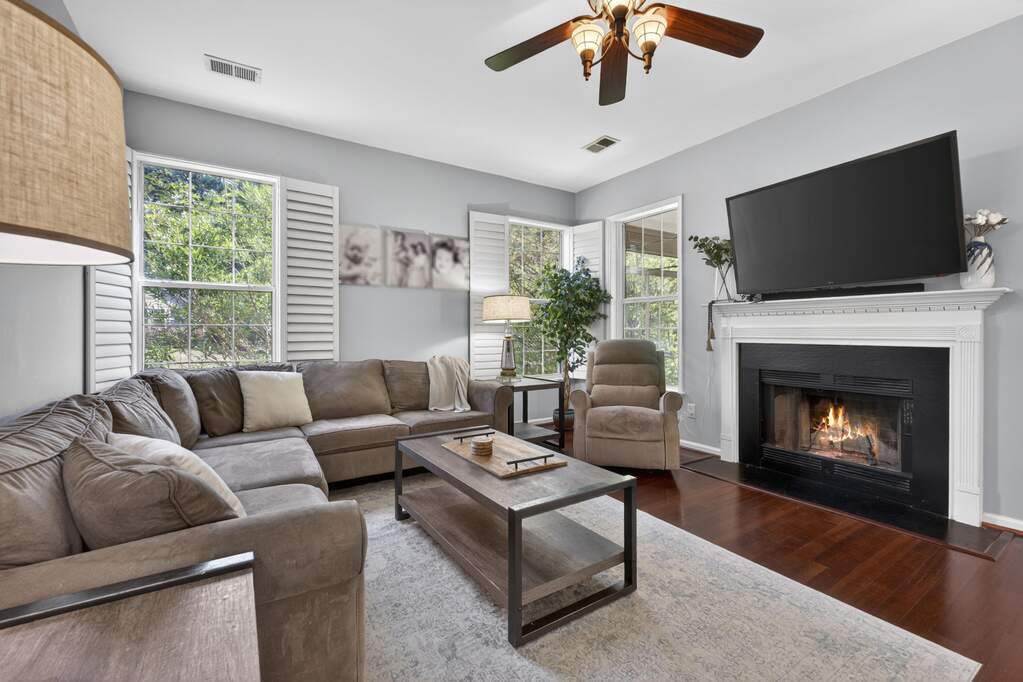 4 Bedroom Single Family Home/House's Image 5