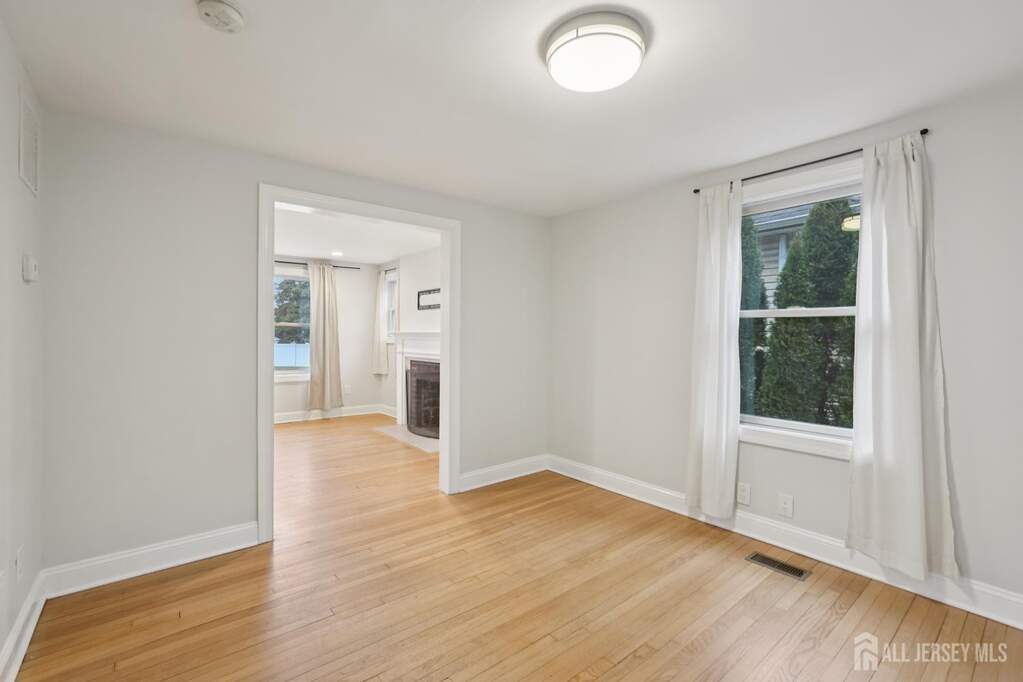 3 Bedroom Single Family Home/House's Image 7