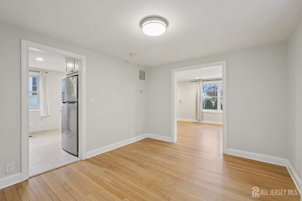3 Bedroom Single Family Home/House's Image 8