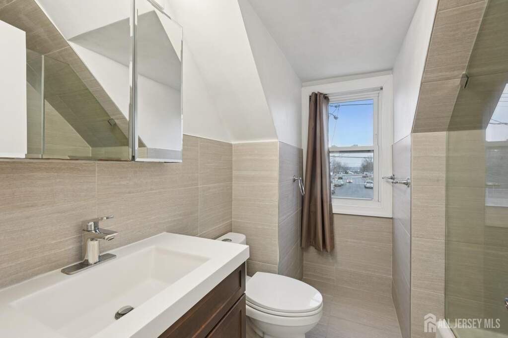 3 Bedroom Single Family Home/House's Image 14