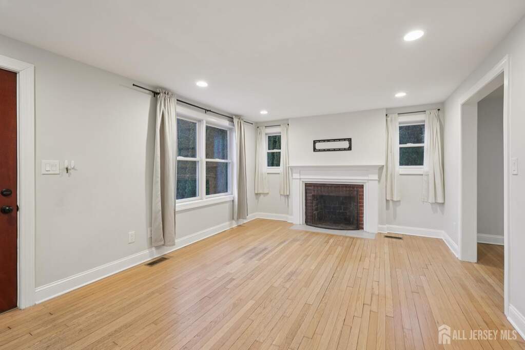 3 Bedroom Single Family Home/House's Image 6