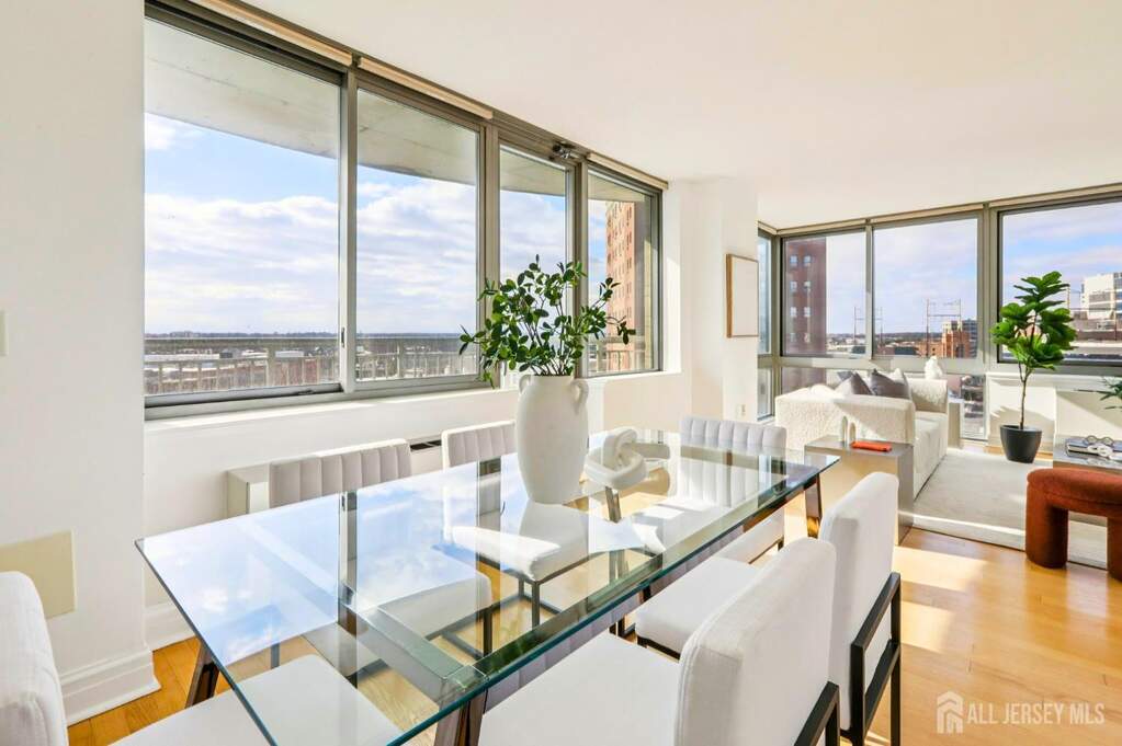 2 Bedroom Apartment/Flat's Image 4