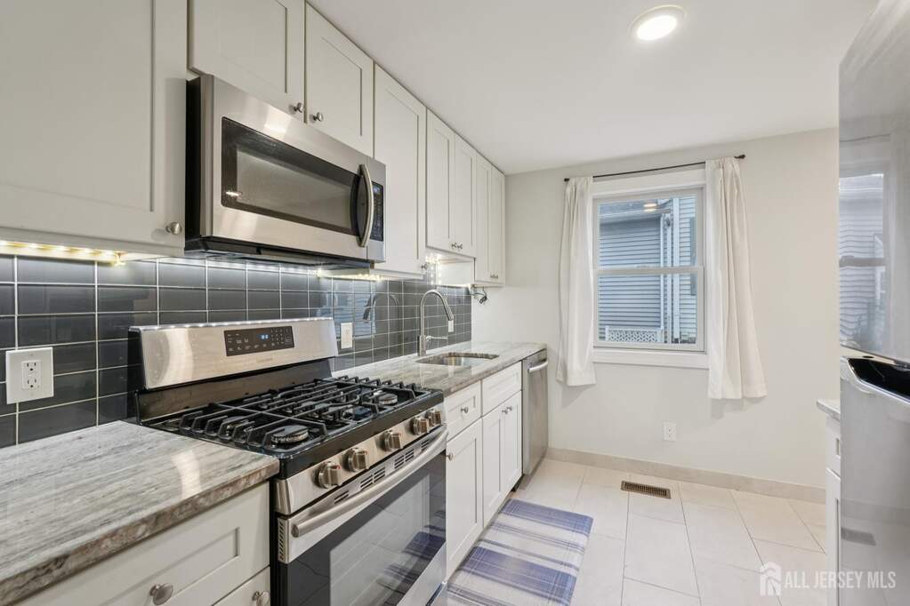 3 Bedroom Single Family Home/House's Image 9