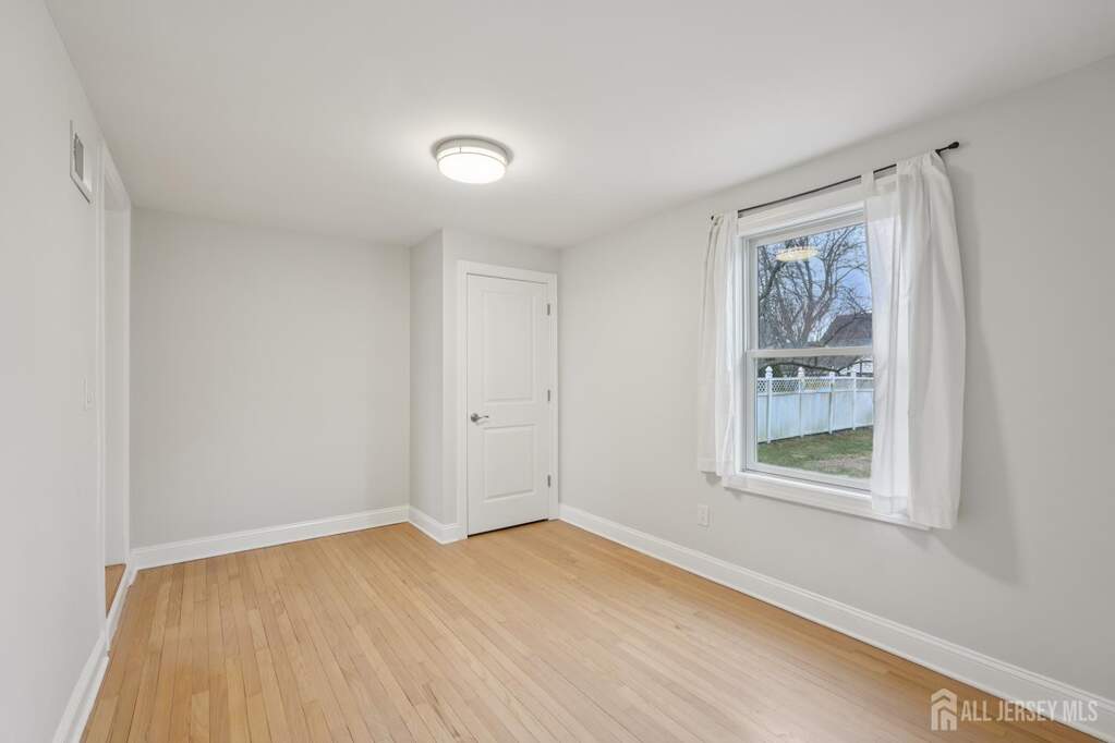 3 Bedroom Single Family Home/House's Image 12