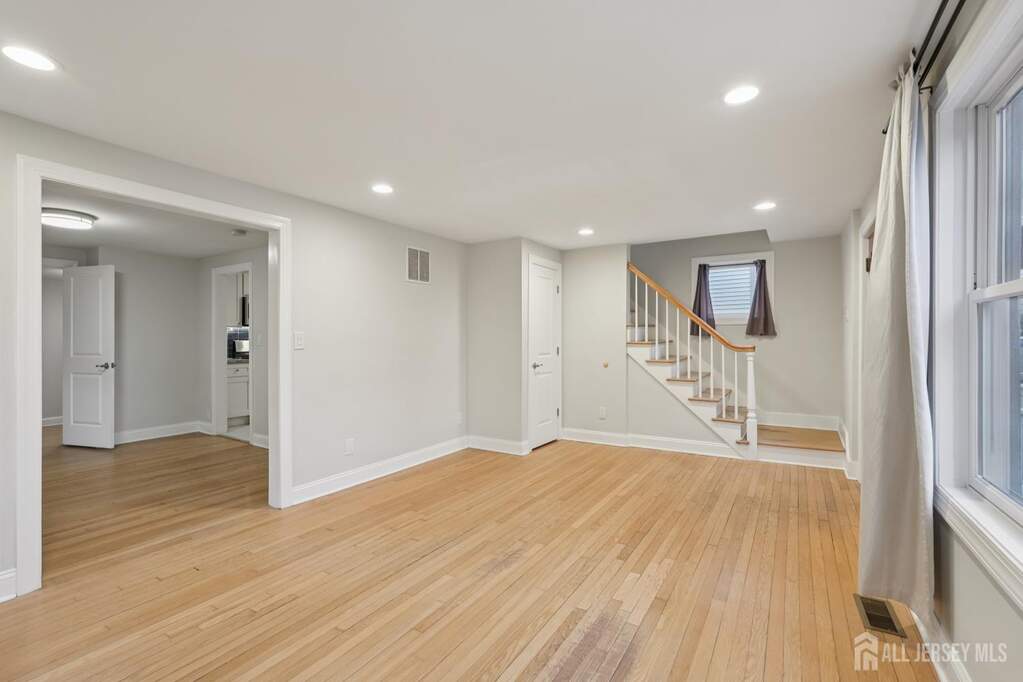 3 Bedroom Single Family Home/House's Image 4