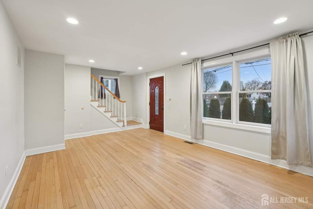 3 Bedroom Single Family Home/House's Image 5