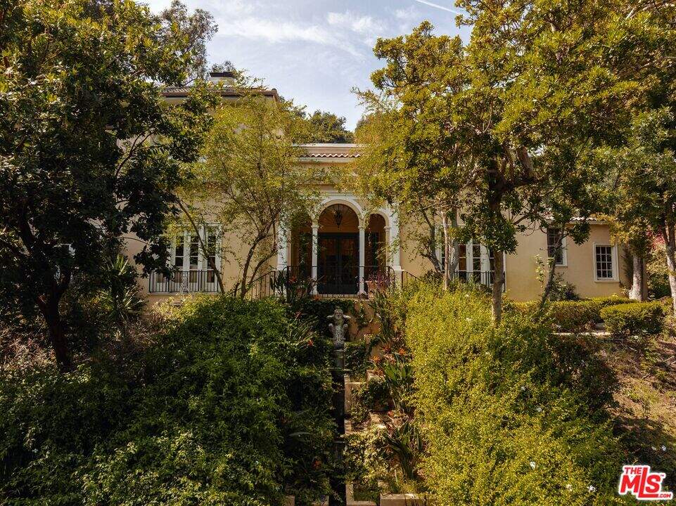 2027 N Highland Ave, Los Angeles, CA, United States of America
