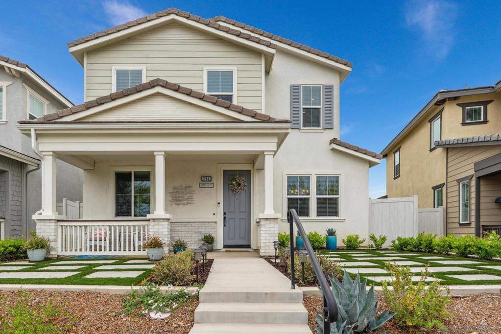 27661 Heritage Ln, Valley Center, CA 92082