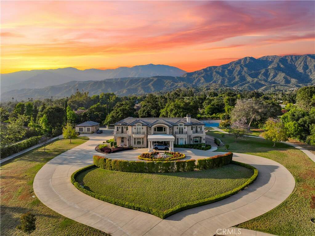 1433 Royal Oaks Drive photo