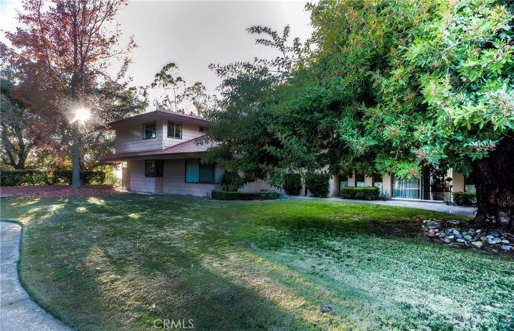 682 Deodar Lane photo