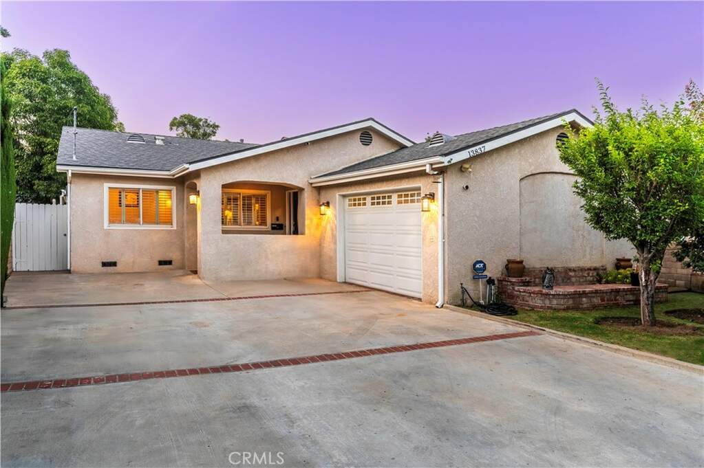 13837 Sylvan Street photo