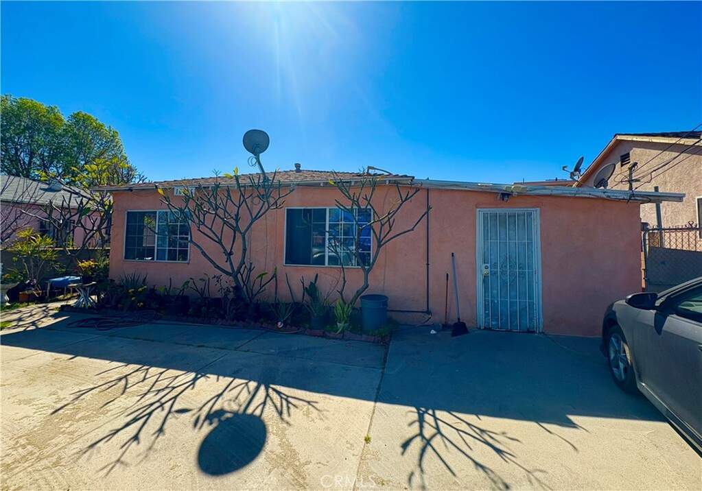10321 Laurel Canyon Boulevard photo