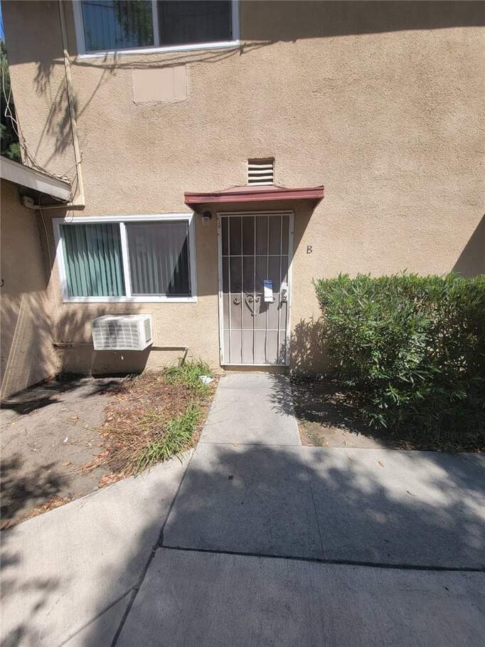 4505 Canoga #B photo
