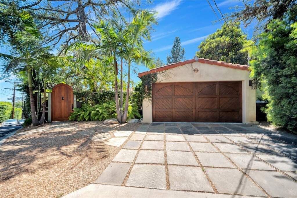 2055 Mound Street photo