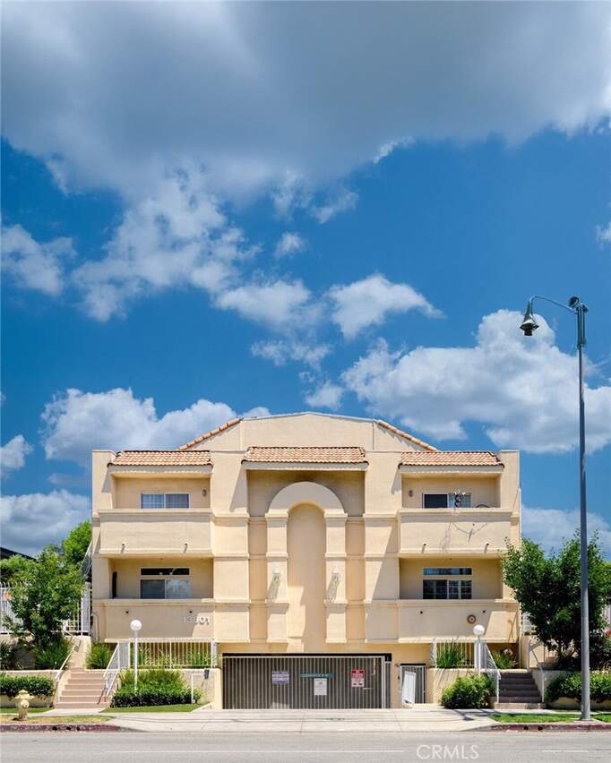 13801 Oxnard St #202 photo