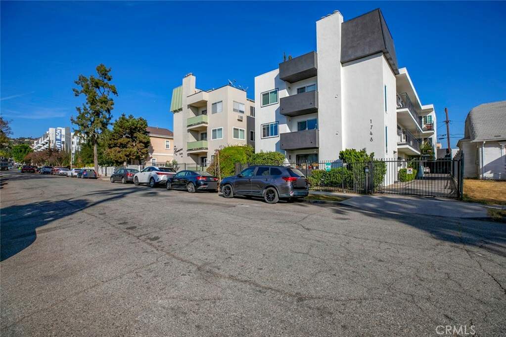 1748 N Kenmore Avenue #203 photo