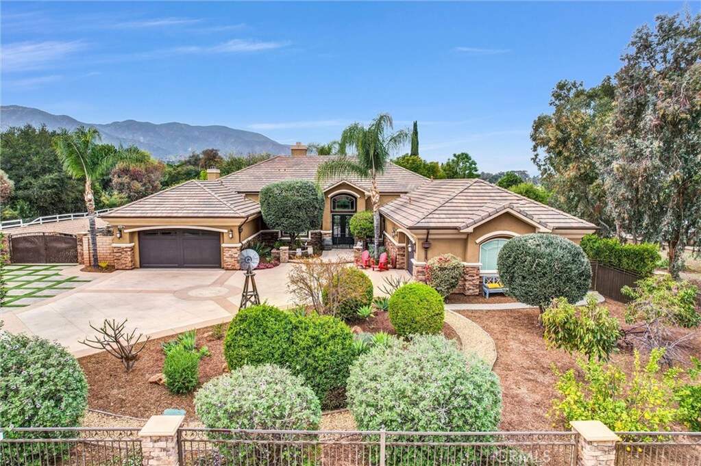 2480 Oak Avenue photo