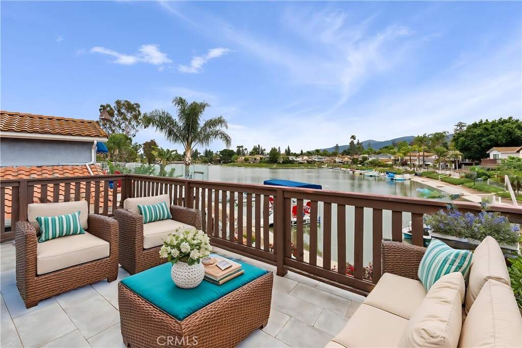 1558 Camelot Drive photo