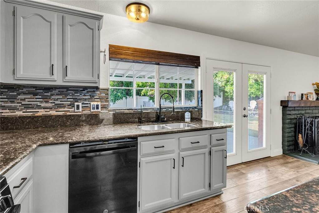 992 Redwood Court photo