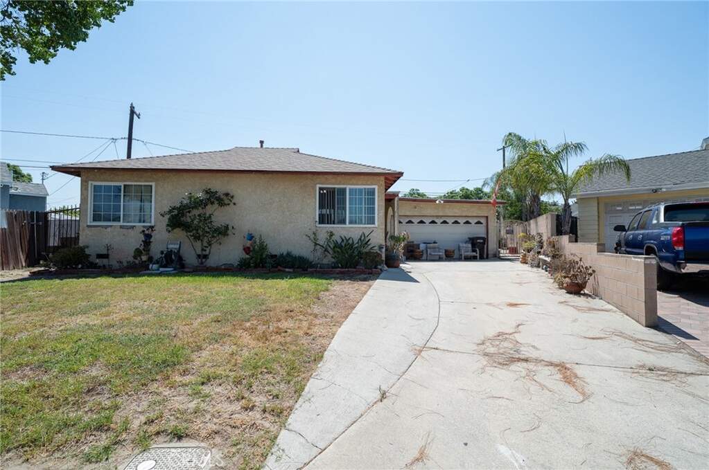 8826 Bermudez Street photo