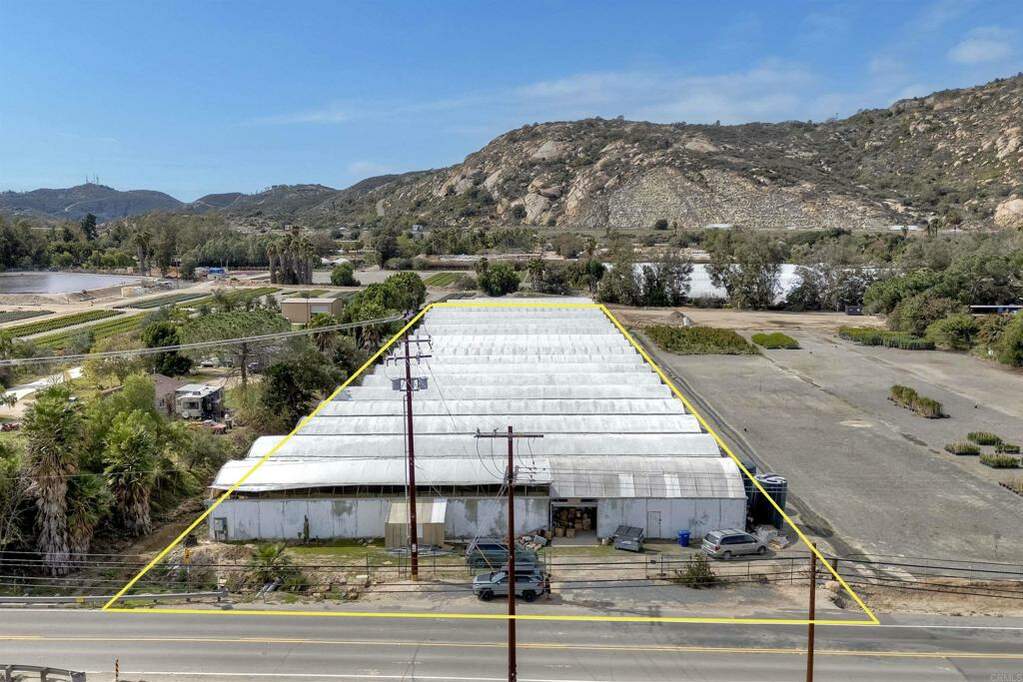 2526 Rainbow Valley Boulevard photo