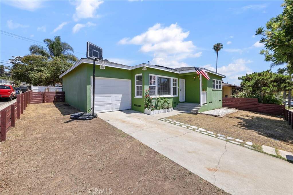 1992 Raymond Avenue photo