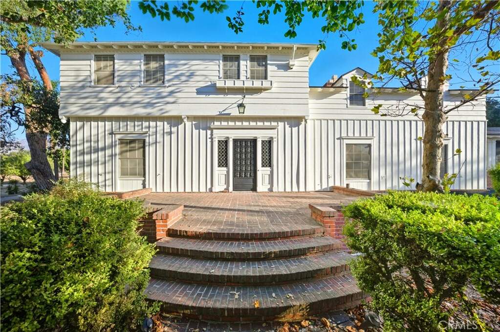 1527 Royal Oaks Drive photo