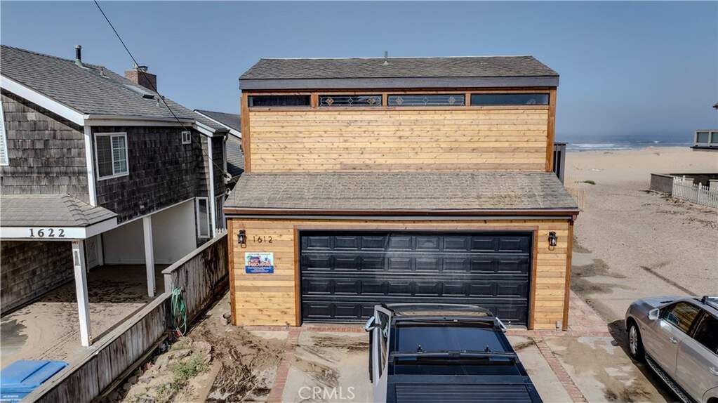 1612 Strand photo