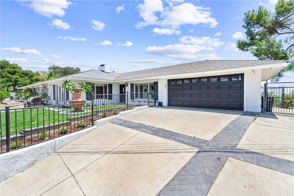 770 E Avocado Crest Road photo