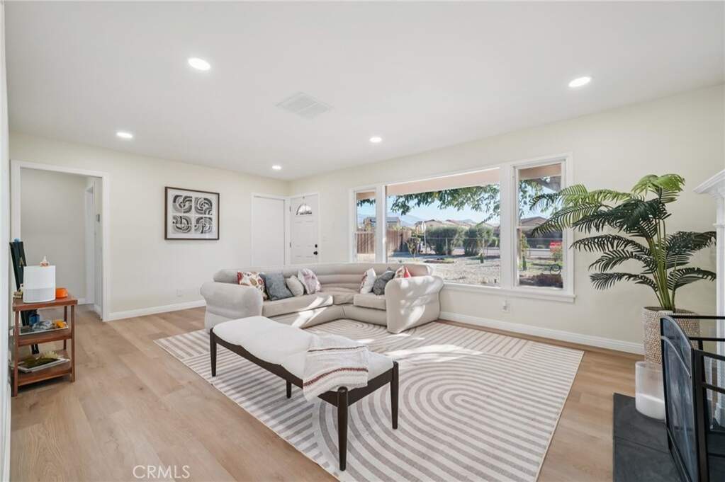 11285 Cherry Avenue photo