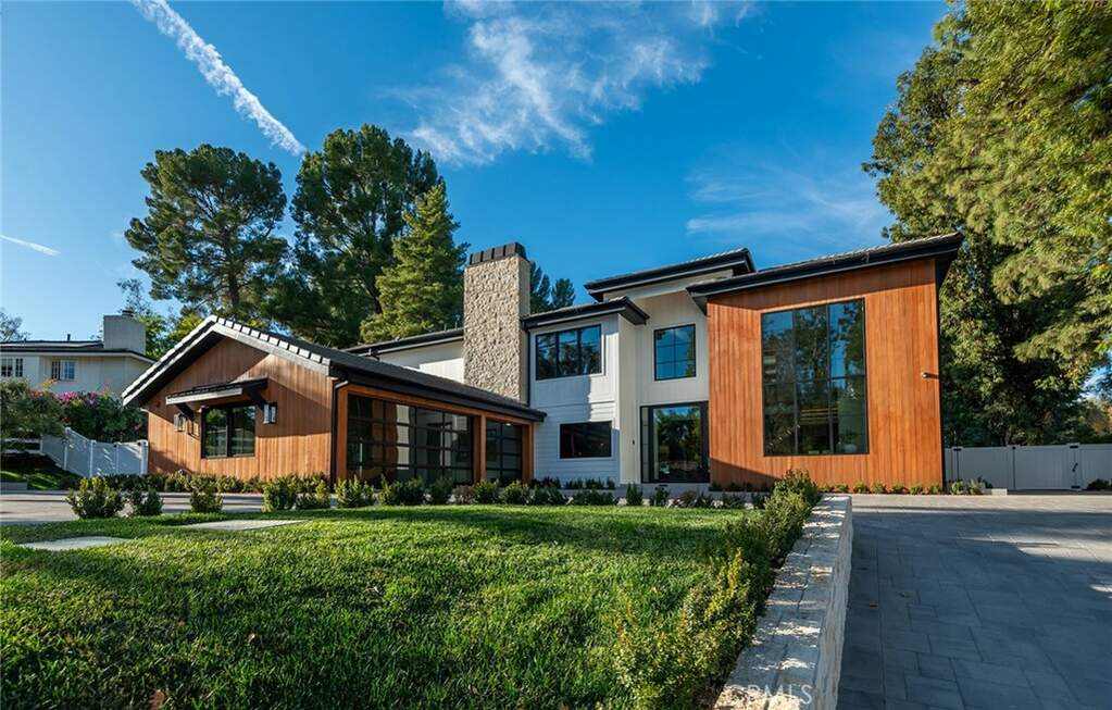 5461 Paradise Valley Road photo
