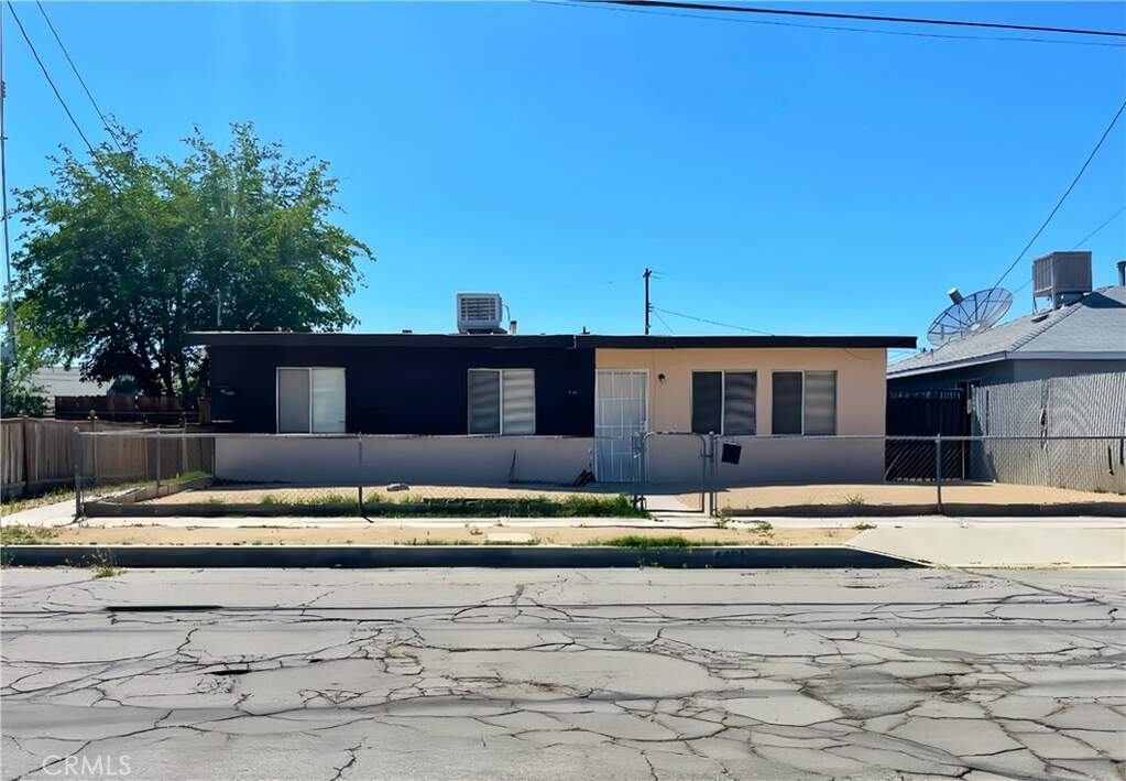 44817 Redwood Avenue photo