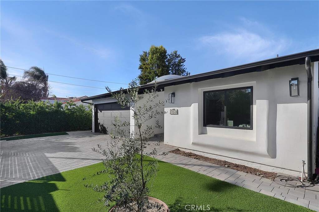 18149 Calvert Street photo