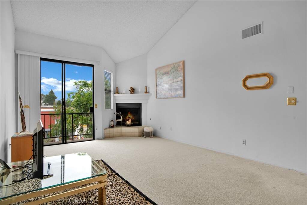 6323 Reseda Boulevard #44 photo