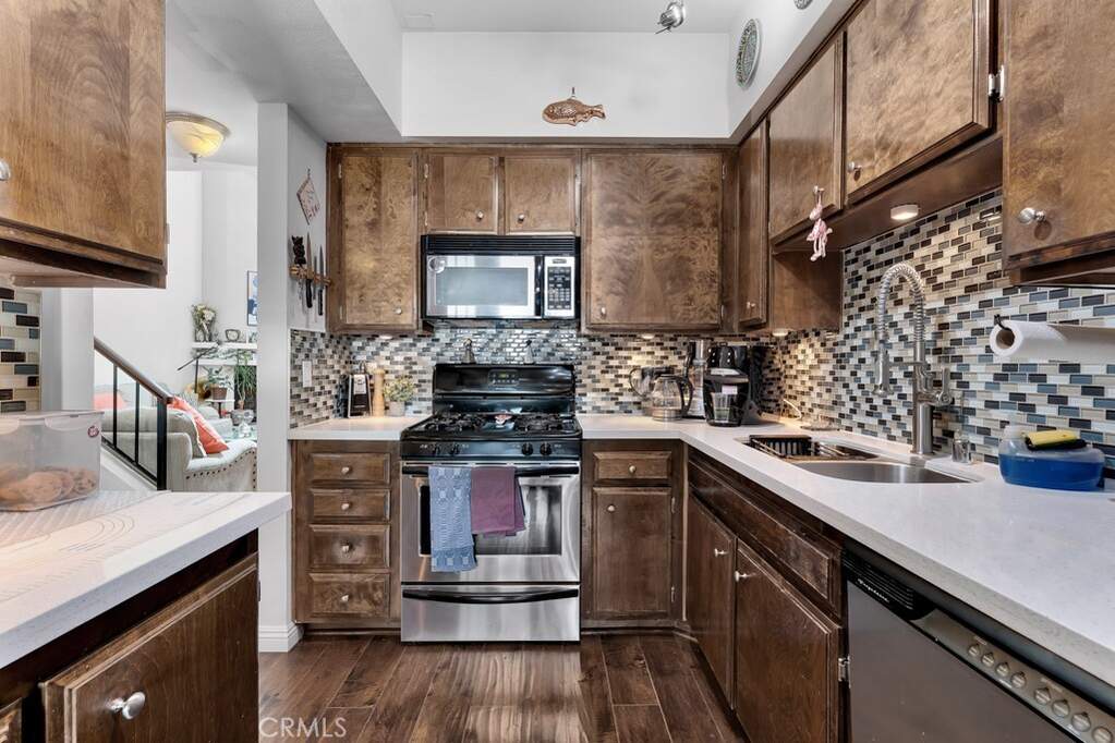 6323 Reseda Boulevard #13 photo