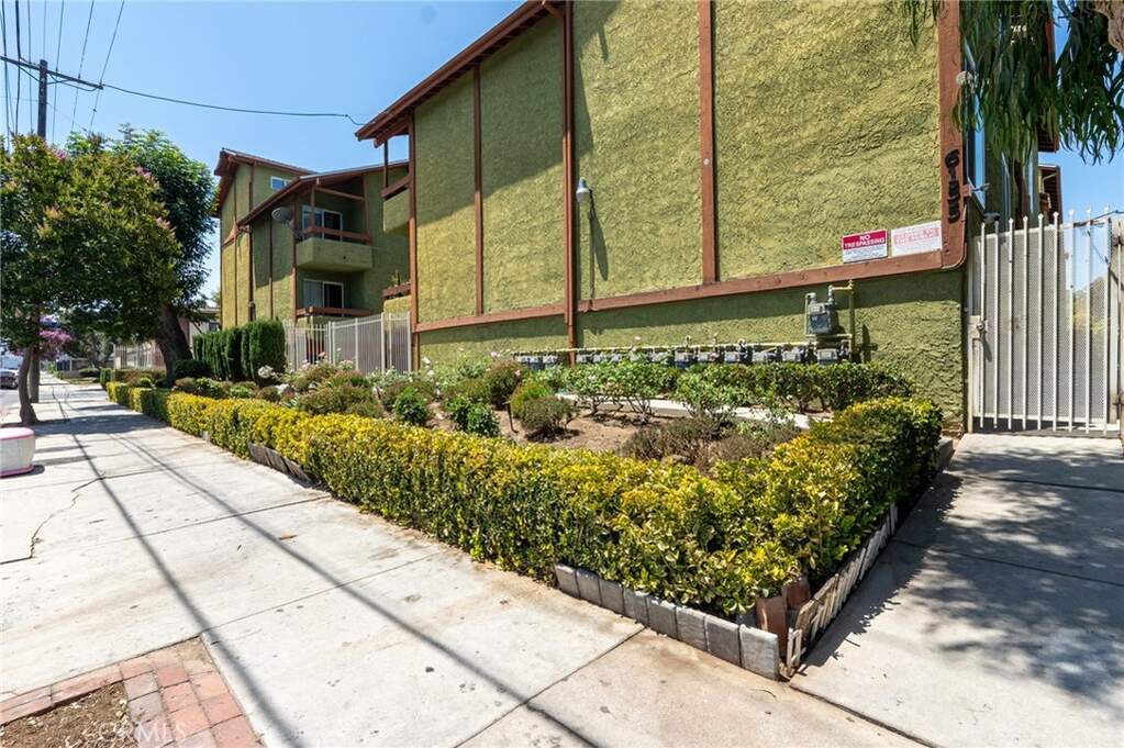 6155 Reseda #4 photo