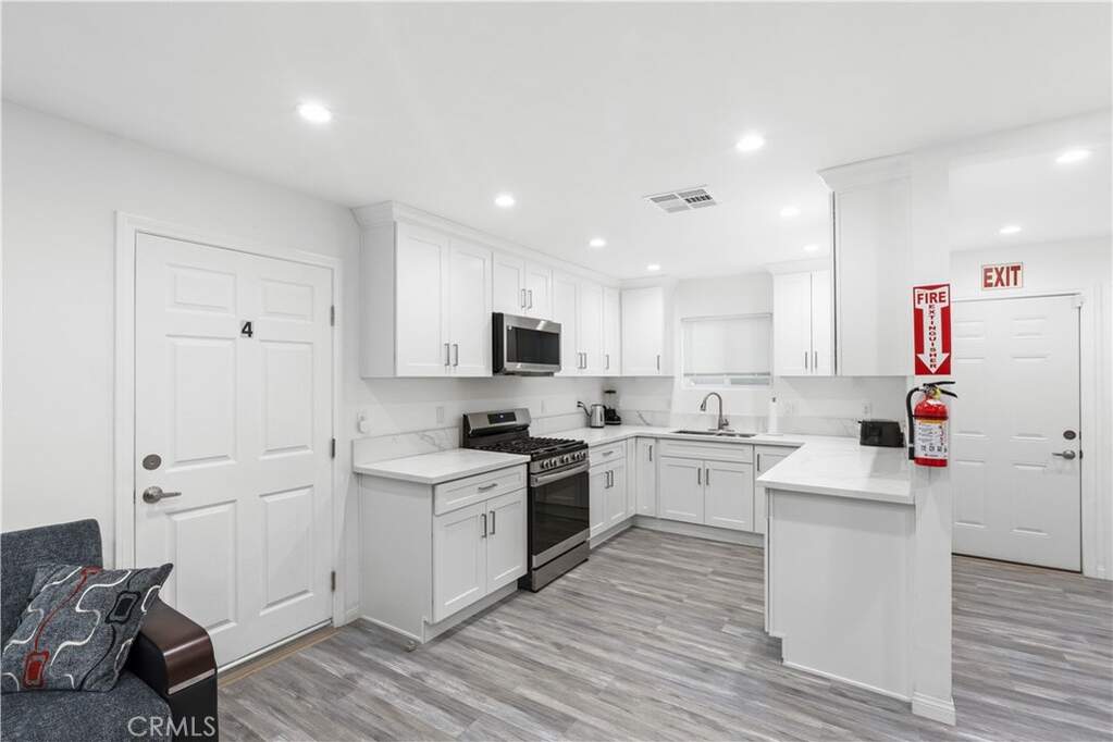 6738 Coldwater Canyon photo