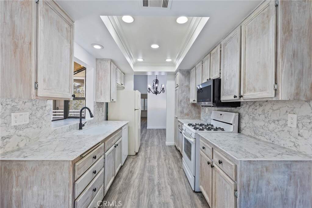 5712 5712 Skyview Way #A photo